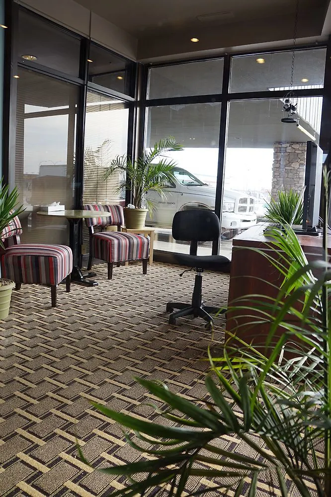 Hotel Ramada By Wyndham Edmonton Yellowhead Nw