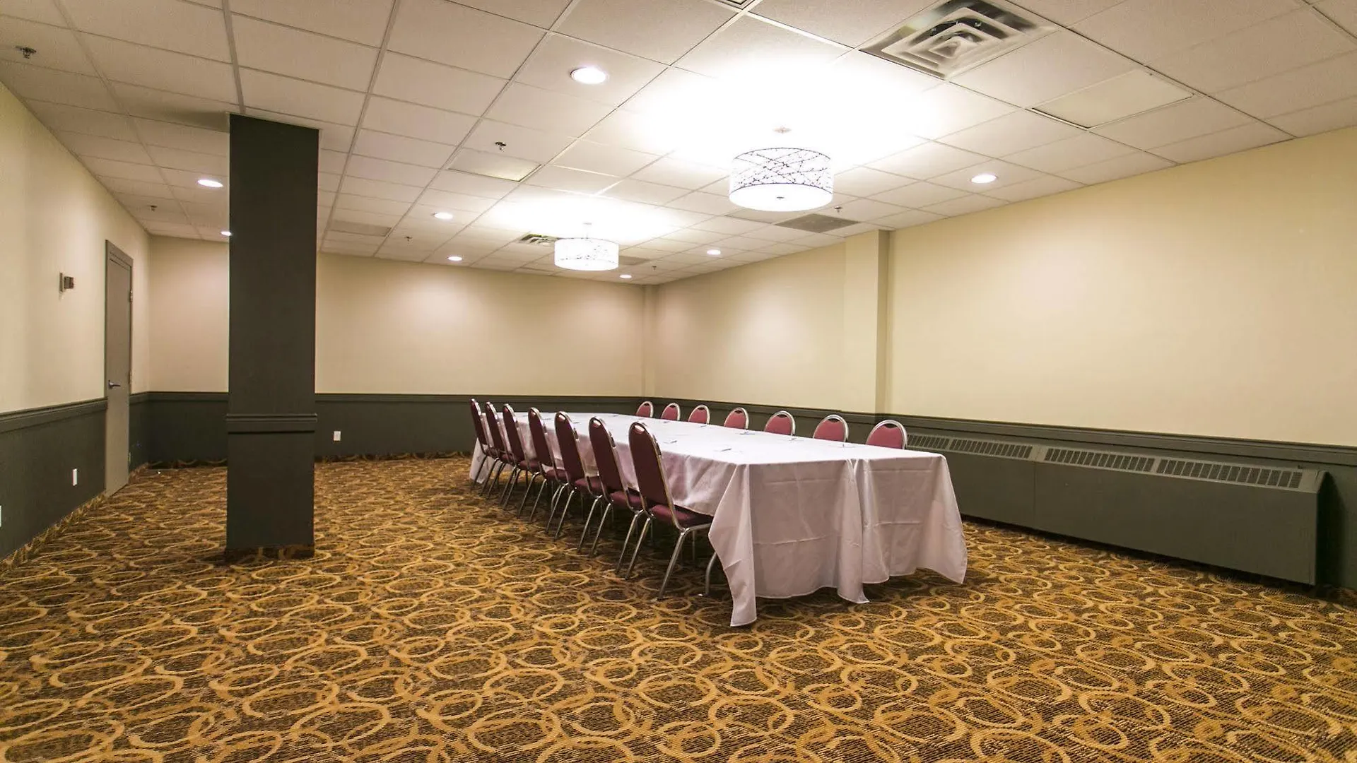 Ramada By Wyndham Edmonton Yellowhead Nw 2*,  Canadá