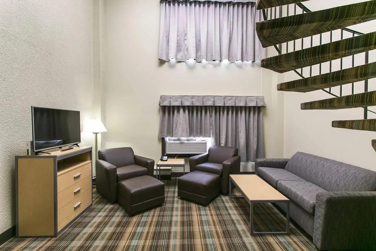 Ramada By Wyndham Edmonton Yellowhead Nw Hotell